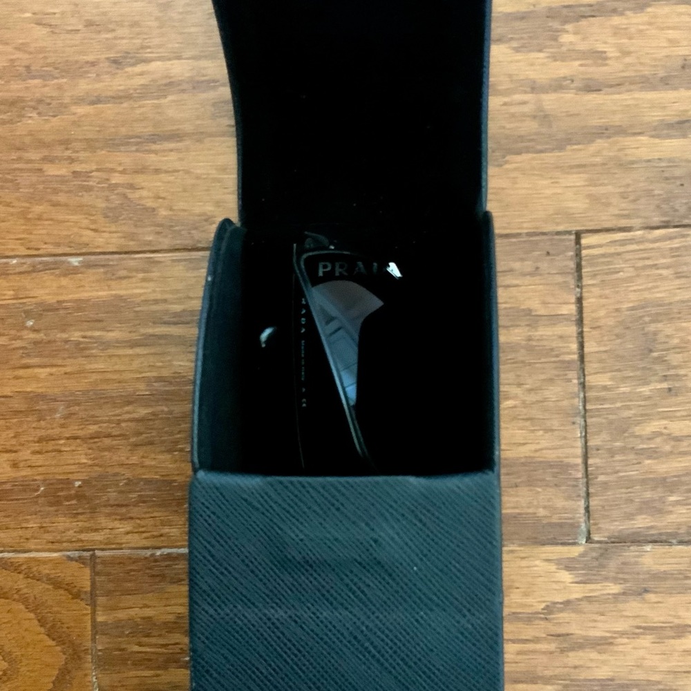 NWOT..PRADA sunglasses with case - Picture 5 of 7